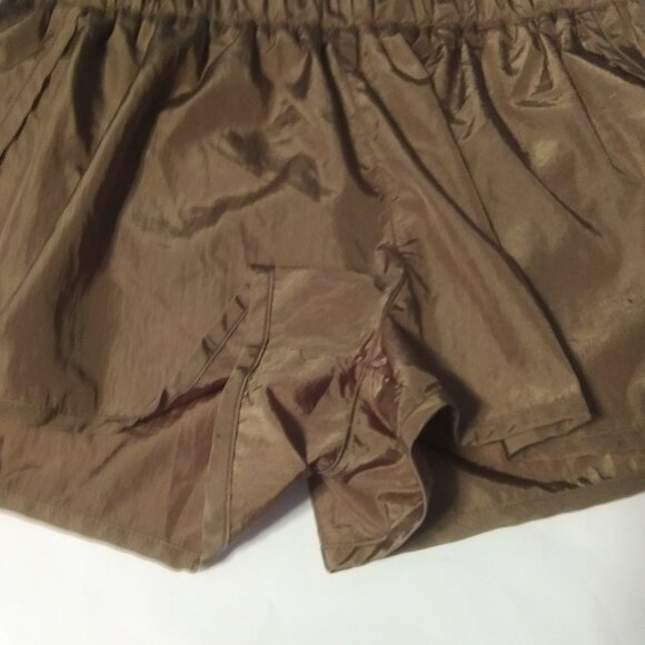 NWT FP movement The way home shorts  size Large army color  built in briefs - Picture 10 of 16